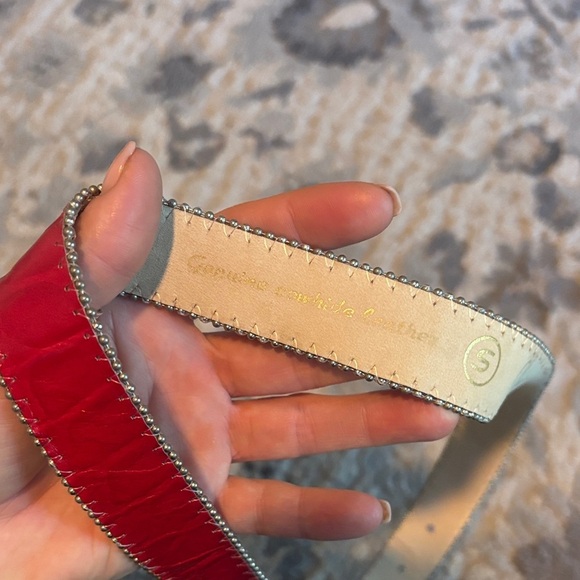 Vintage Champagne crocodile embossed leather belt/red silver - Picture 3 of 5